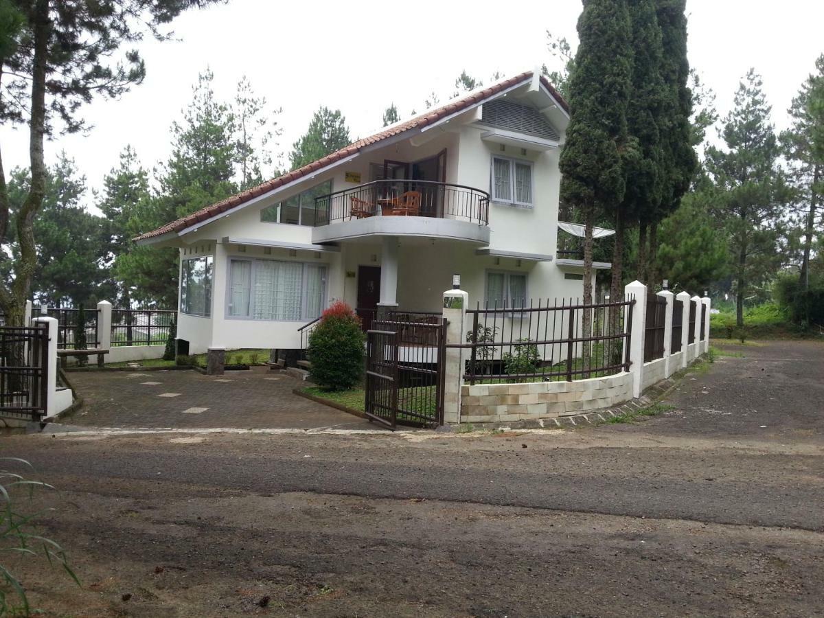 Villa 5Cemara Lembang Exteriör bild
