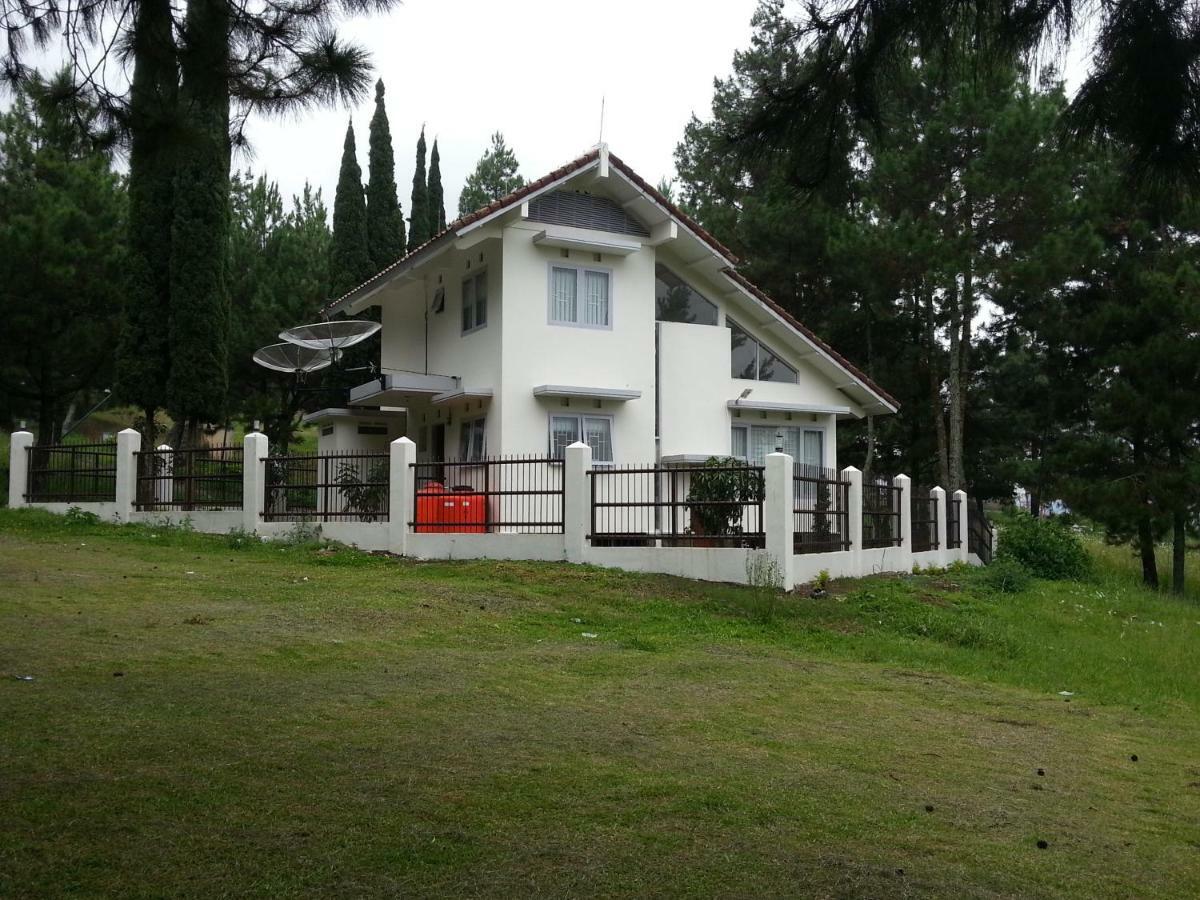 Villa 5Cemara Lembang Exteriör bild