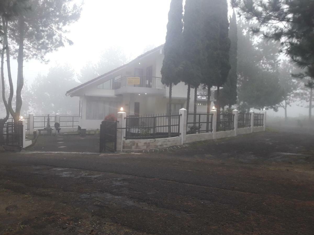 Villa 5Cemara Lembang Exteriör bild